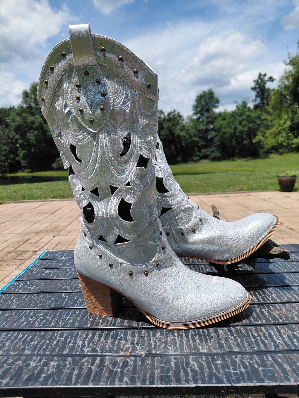 Metallic Silver Cutout Western Boots Super Pretty!! - Picture 8 of 8